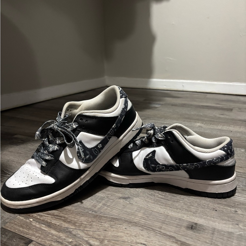 Nike Black and White Women's Sneakers